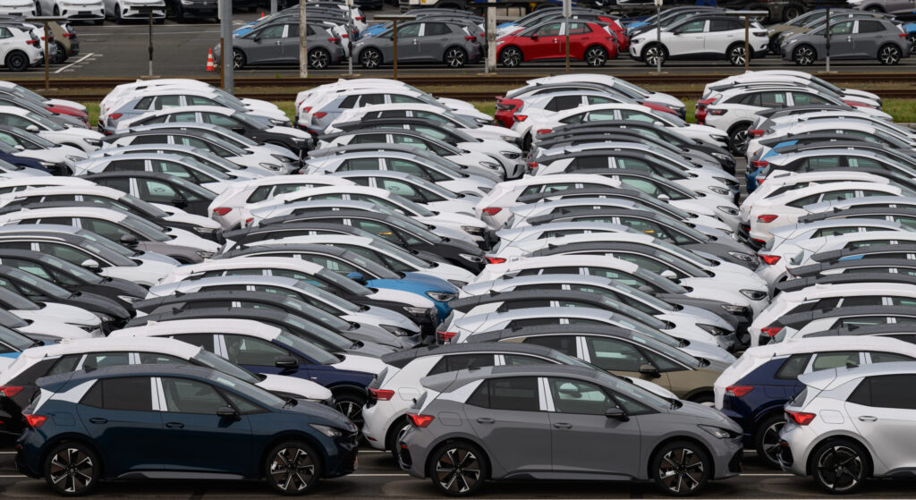 Piața auto din România, printre cele mai slabe evoluții din Europa în 2025 / Programul RABLA neatractiv pentru clienți și situația economică locală, printre motive