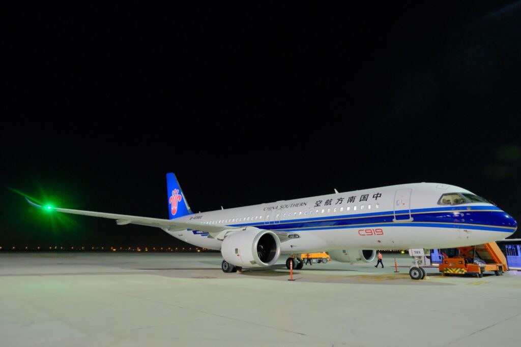 China își promovează modelul C919 la Dubai Airshow / Avionul, încă neomologat, vrea să cucerească piața globală
