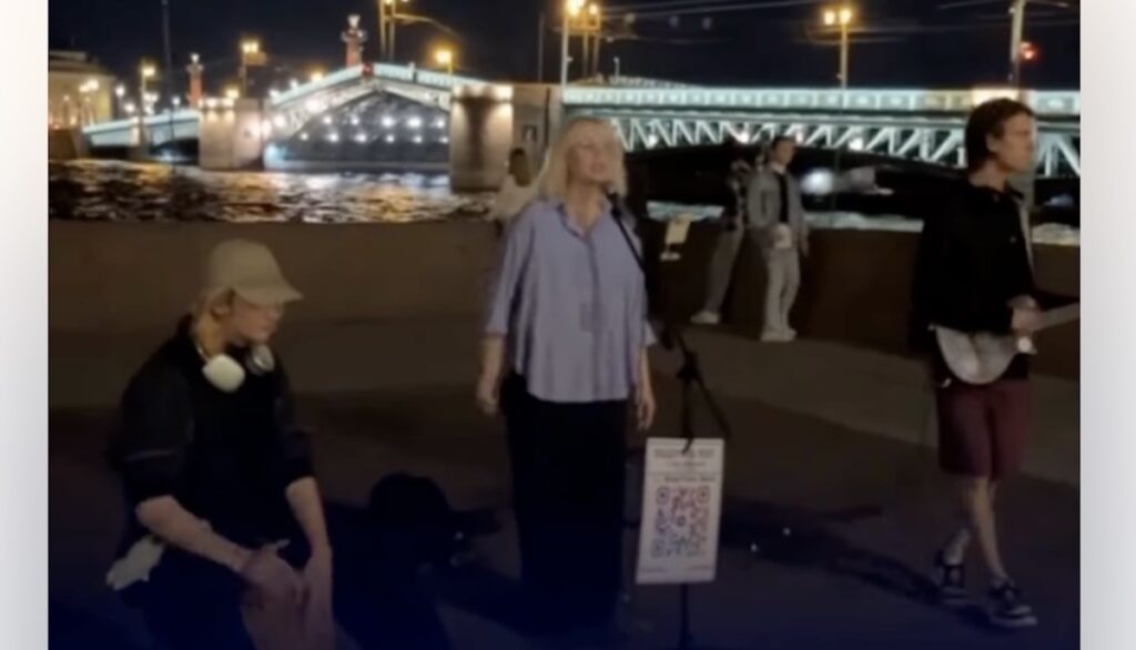 VIDEO Cântăreața Diana Loginova ar fi fugit din Rusia imediat după eliberarea din închisoare / A fost arestată după ce a cântat o melodie anti-război